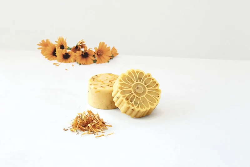 Kit DIY Savons au Calendula & Amande Douce – Savons artisanaux à fabriquer soi-même