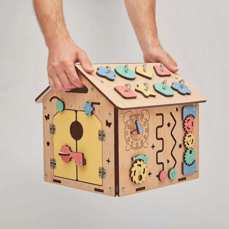 Busy board Maisonnette éducative en bois Mini