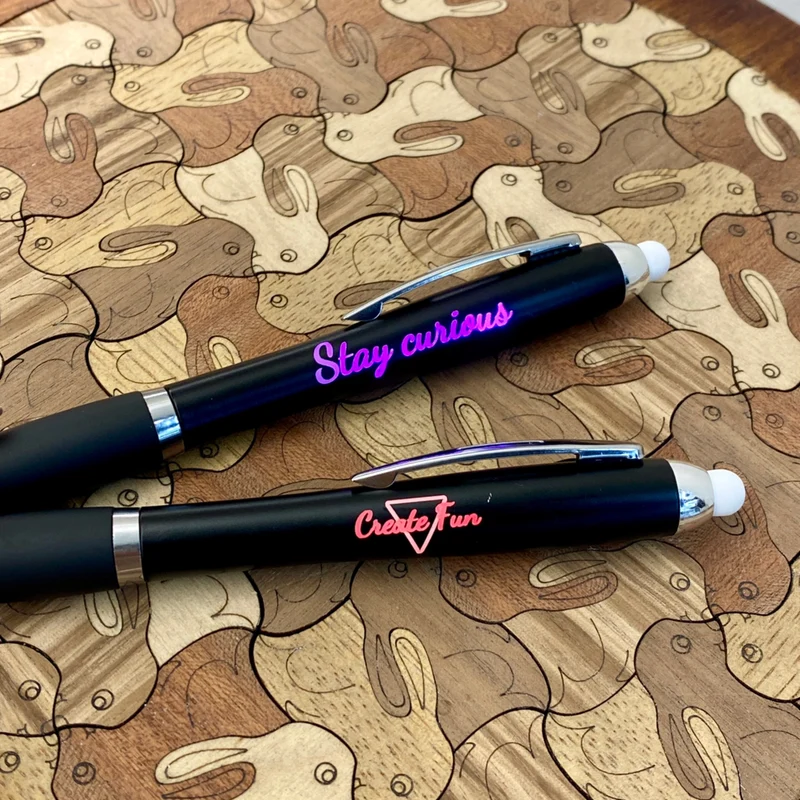 Stylos à bille noirs avec lumières LED multicolores (10 pièces)