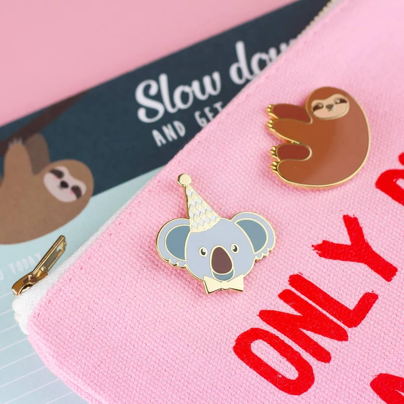 Pin Paresseux Émaillé – Broche Kawaii Relax & Cute