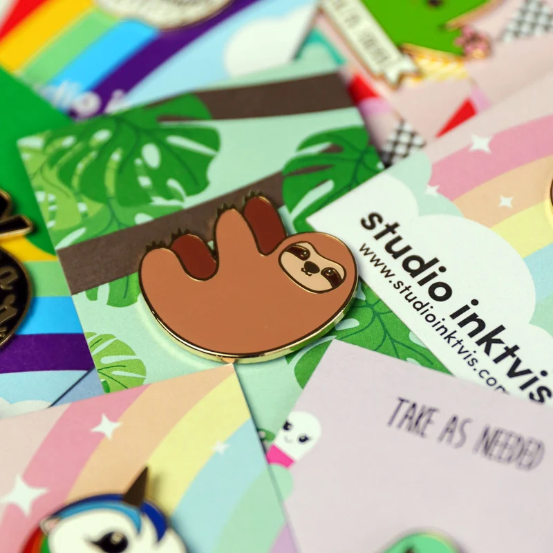 Pin Paresseux Émaillé – Broche Kawaii Relax & Cute