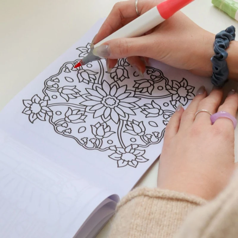 Kit DIY Mon Carnet de Coloriage Détente – Kawaii & Mandala avec 8 Feutres Alcool | La Petite Épicerie
