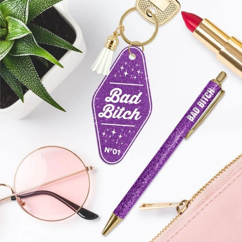 Duo Cadeau Paillettes “Bad Bitch” – Stylo Pailleté & Porte-Clés Pompon | Idée Cadeau Fun Femme