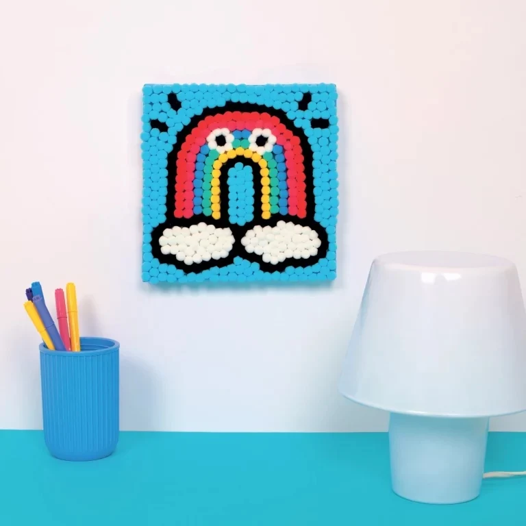 OMY – Atelier tableau pompons Arc-en-ciel – Activité créative enfant dès 6 ans