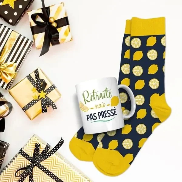 Coffret Cadeau Mug et Chaussettes – Retraité mais pas pressé | Idée Cadeau Retraite