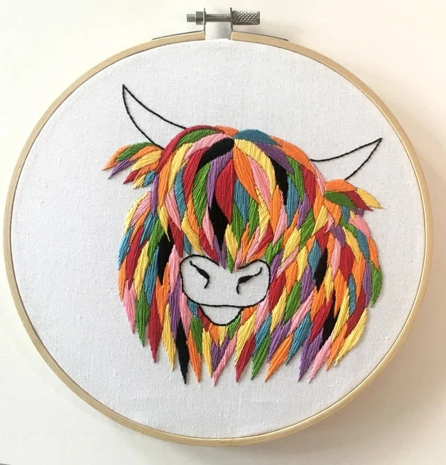 Kit de Broderie Vache des Highlands – DIY coloré avec cerceau