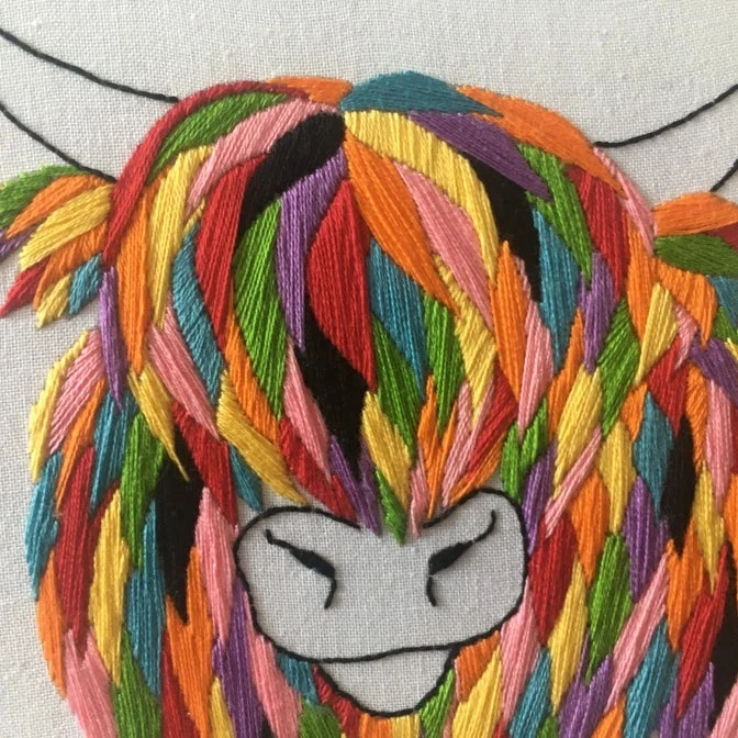 Kit de Broderie Vache des Highlands – DIY coloré avec cerceau