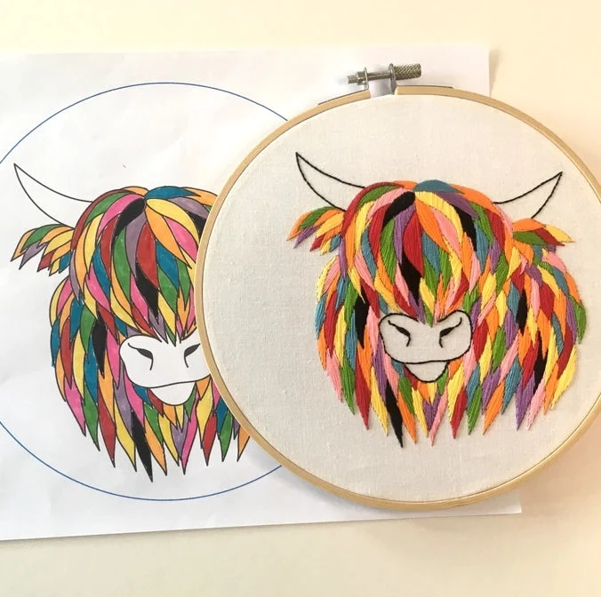 Kit de Broderie Vache des Highlands – DIY coloré avec cerceau