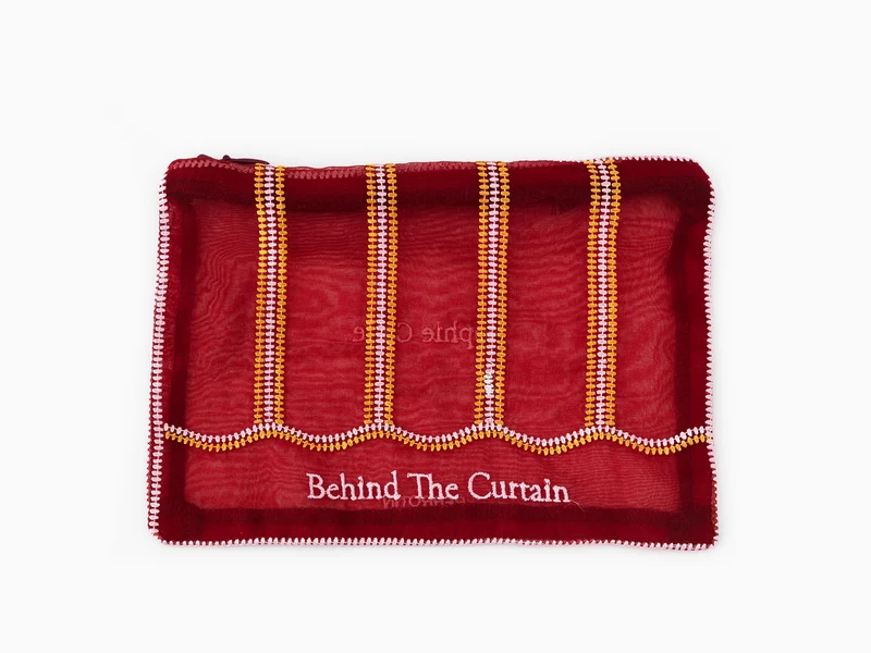Sophie Calle - Pochette Derrière le rideau