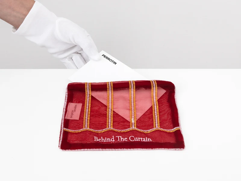 Sophie Calle - Pochette Derrière le rideau