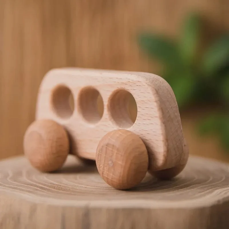 Voiture en bois pour bébé