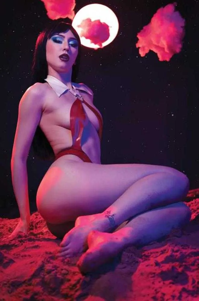 Vampirella Paradise #1 DYNAMITE L 1:10 Cosplay Virgin 11/18/2026