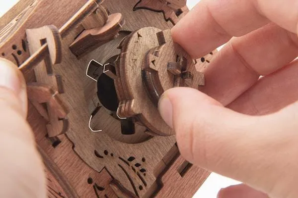 Gift Puzzle Box / Samurai Box (ML)