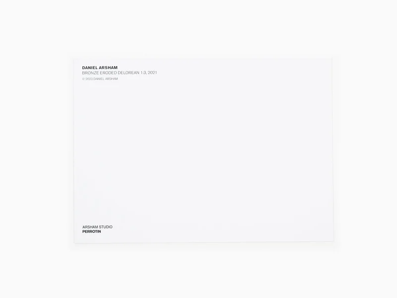 Daniel Arsham - Carte postale "Delorean érodée en bronze 1:3, 2023"