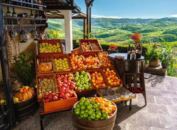 Fruit and Vegetable Market, Croatia (500 pcs)