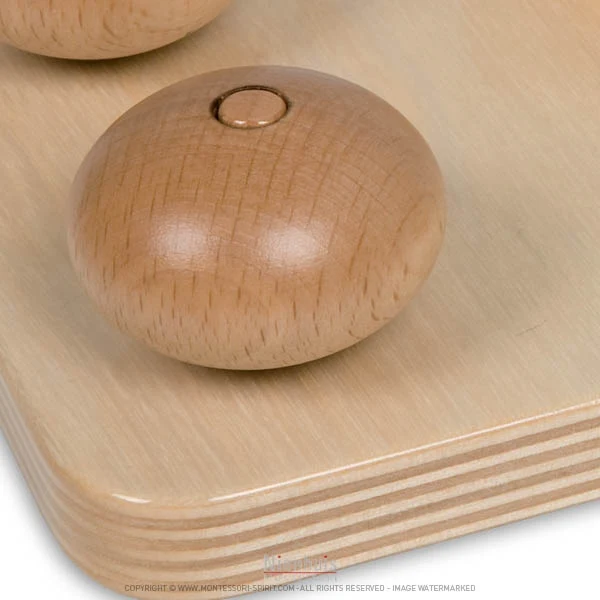 Ellipses en bois sur tiges verticales