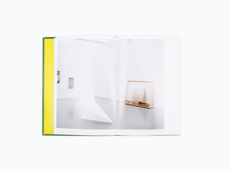 Hinge Pictures, Huit femmes artistes occupent la troisième dimension