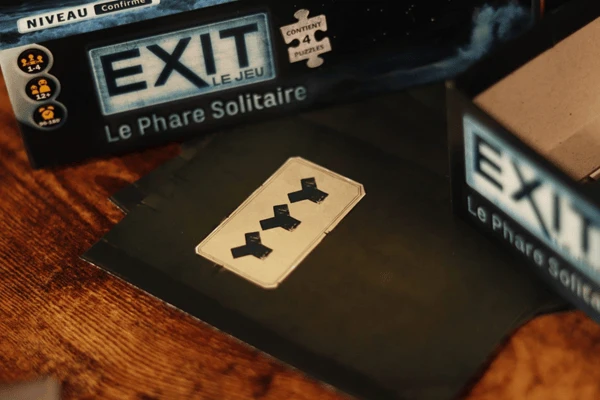 EXIT Puzzle - Le phare solitaire (FR)