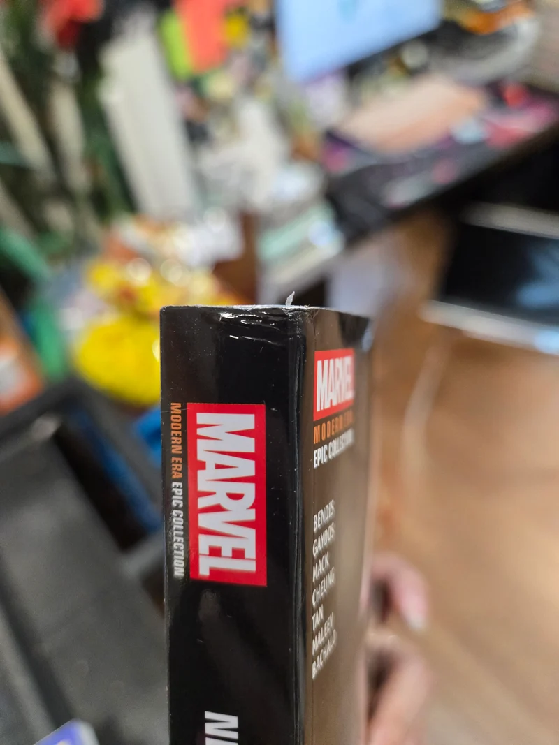 Collection épique de l'ère moderne des Nouveaux Avengers : Invasion secrète - ENDOMMAGÉ