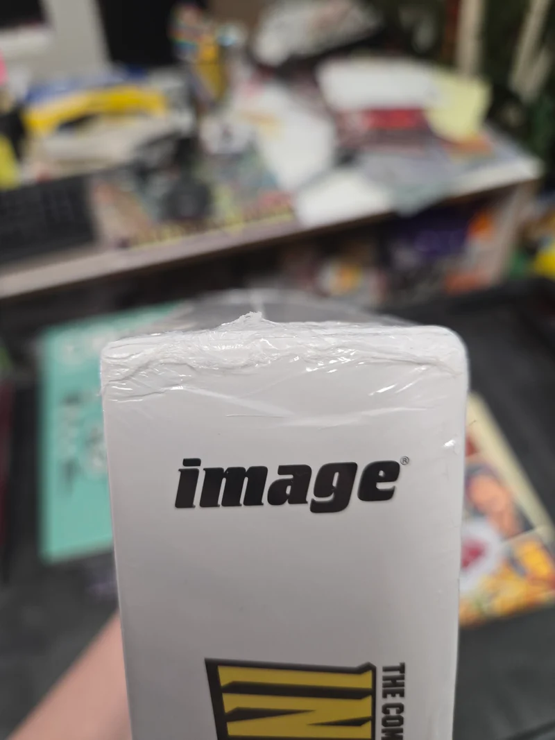 Invincible Complete Library, tome 01 (nouvelle édition) - ENDOMMAGÉ